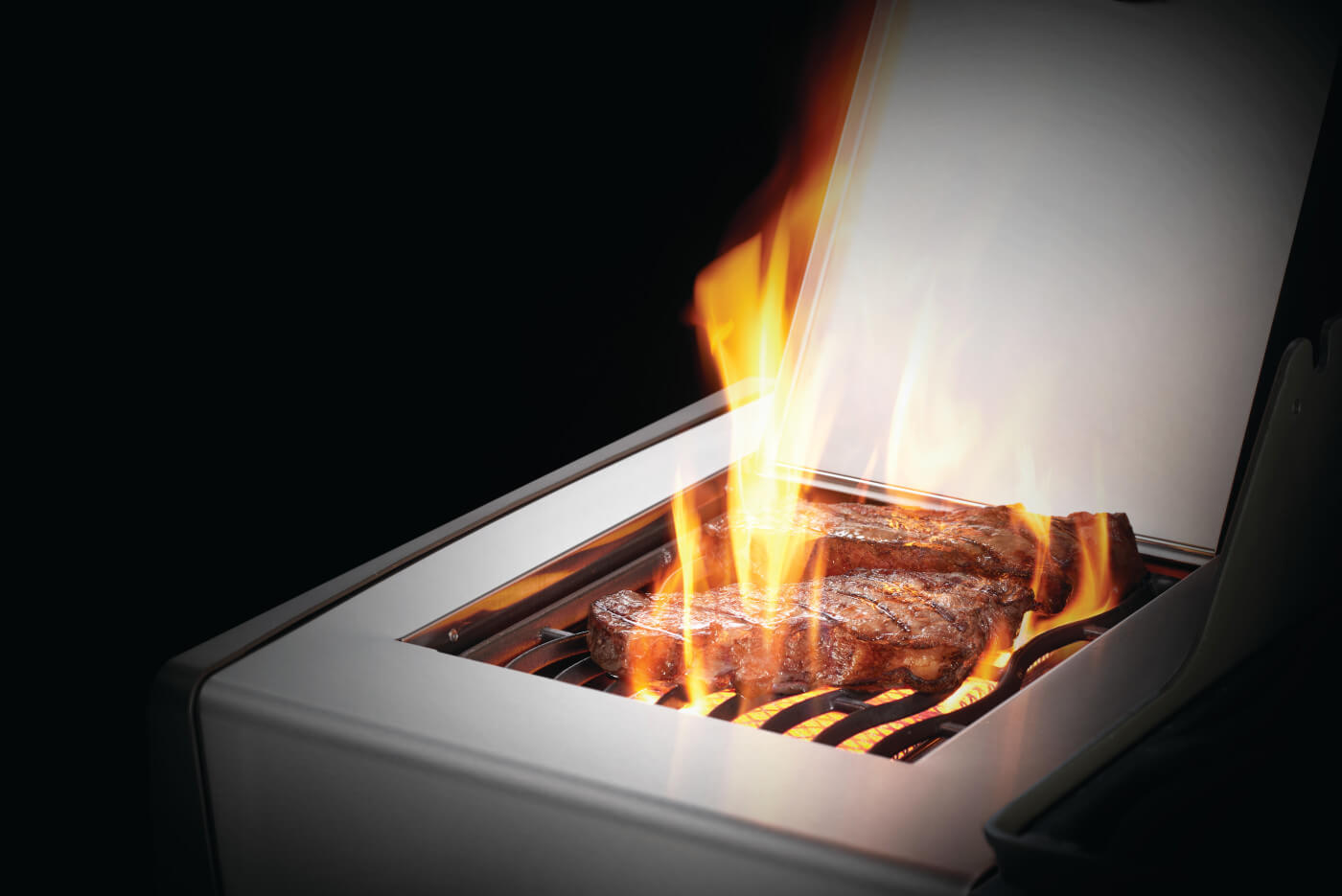 Rogue® XT 625 Natural Gas Grill with Infrared Side Burner and Bonus Smoker Box, Stainless Steel