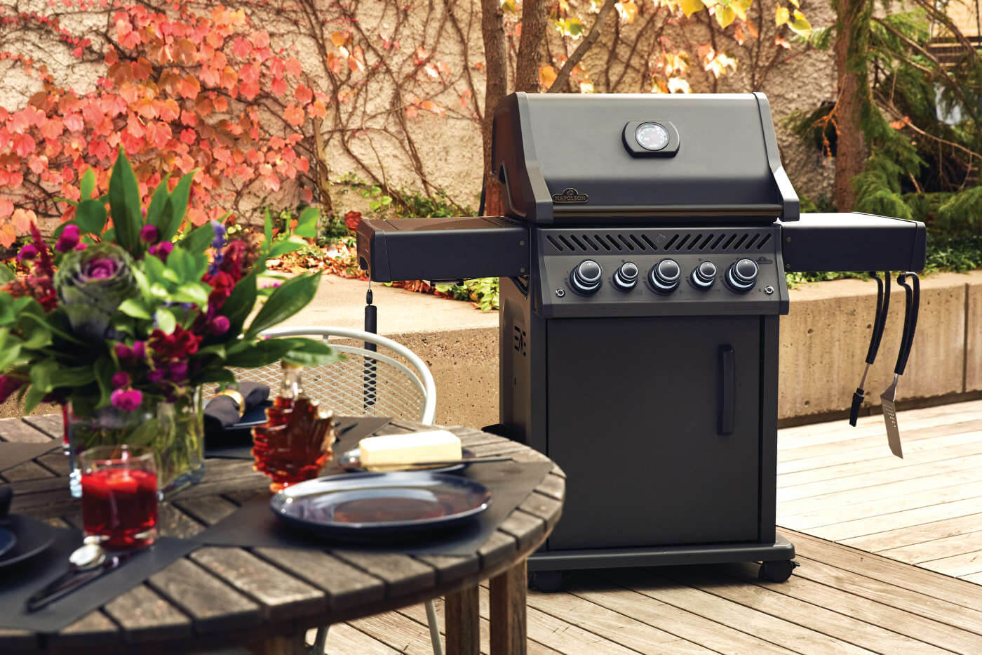 PHANTOM Rogue® SE 425 Gas Grill with Infrared Side and Rear Burner