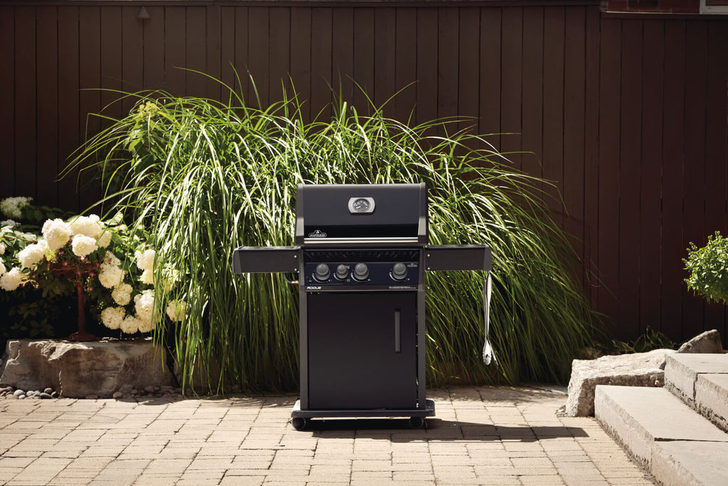 Rogue® XT 425 Propane Gas Grill with Infrared Side Burner, Black