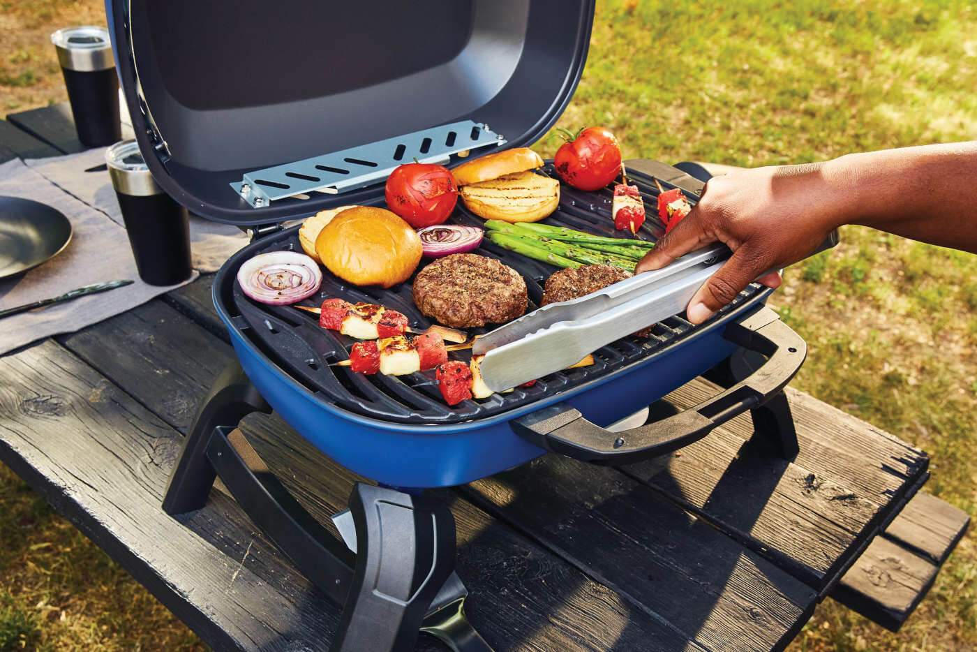 TravelQ™ 240 Portable Propane Gas Grill, Blue