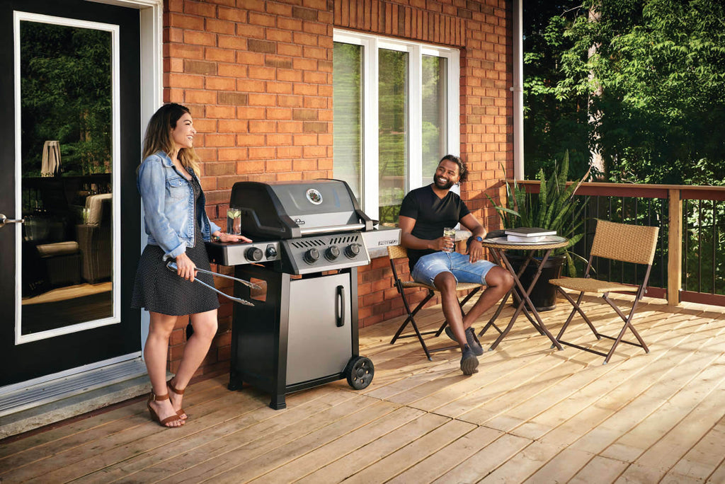Freestyle™ 365 Propane Gas Grill with Range Side Burner, Graphite Grey