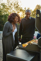 Rogue® 425 Natural Gas Grill with Range Side Burner, Black