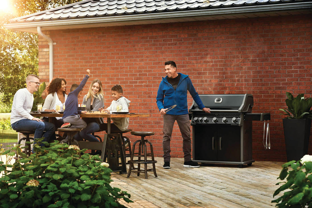 Rogue® XT 625 Natural Gas Grill with Infrared Side Burner, Black